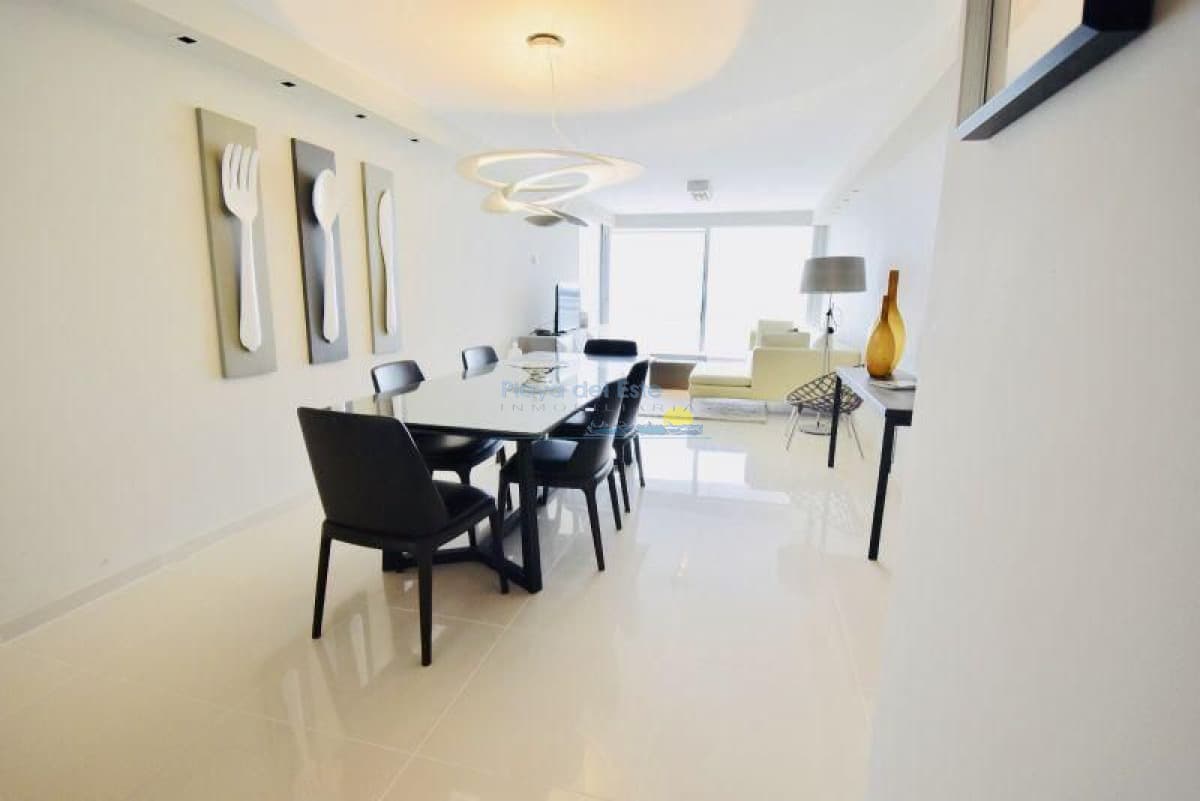 Apartamento en alquiler temporario Playa Mansa 2 dormitorios SUNRISE TOWER - Inmobiliaria Playa del Este
