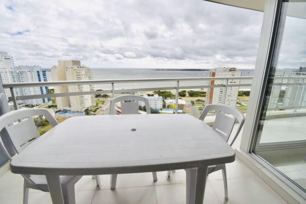 Apartamento en alquiler temporario Playa Mansa 2 dormitorios SUNRISE TOWER - Inmobiliaria Playa del Este