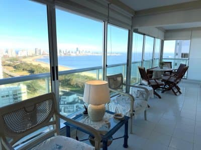 Apartamento en alquiler temporario Playa Mansa 2 dormitorios  -