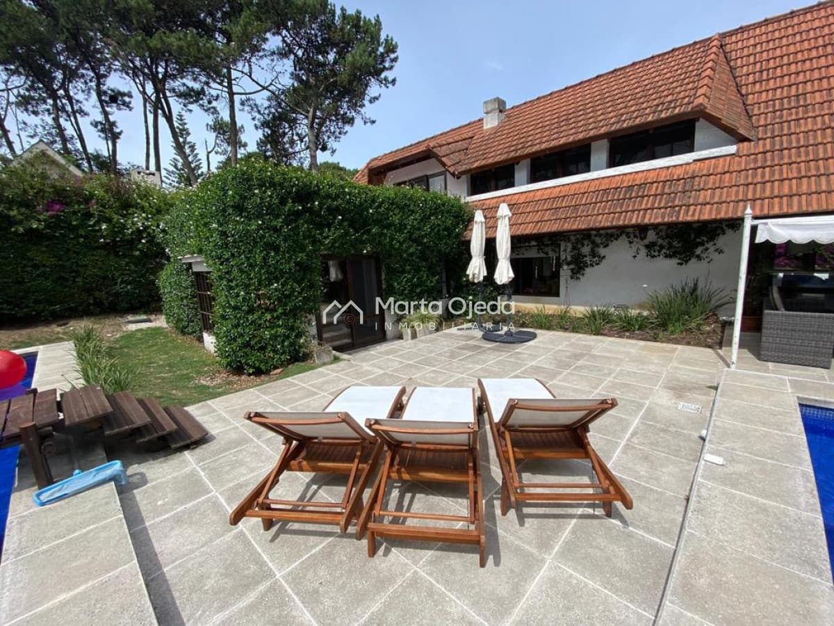 Casa ID.40944 - LUGANO 5 DORMITORIOS 4 BAÑOS