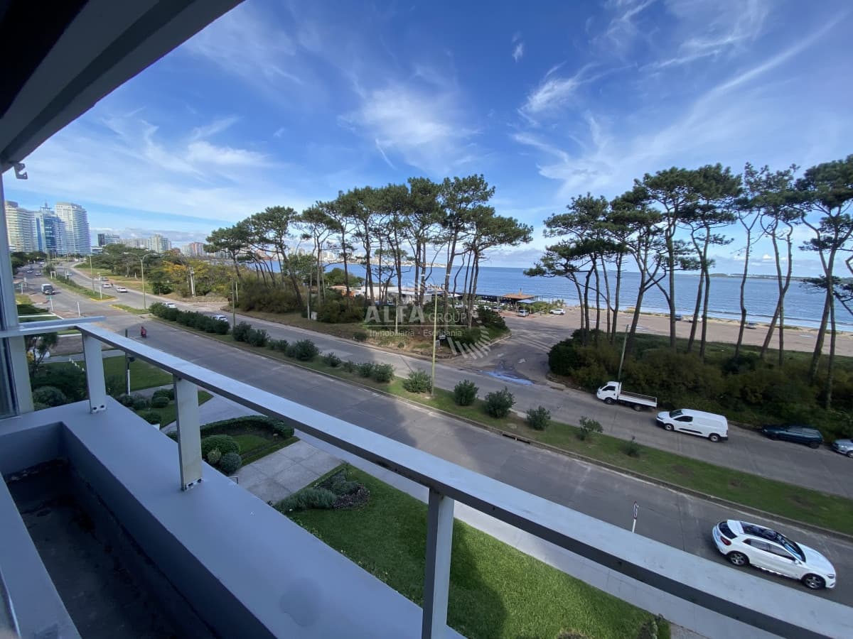 Apartamento en venta en Punta del Este, frente al mar!