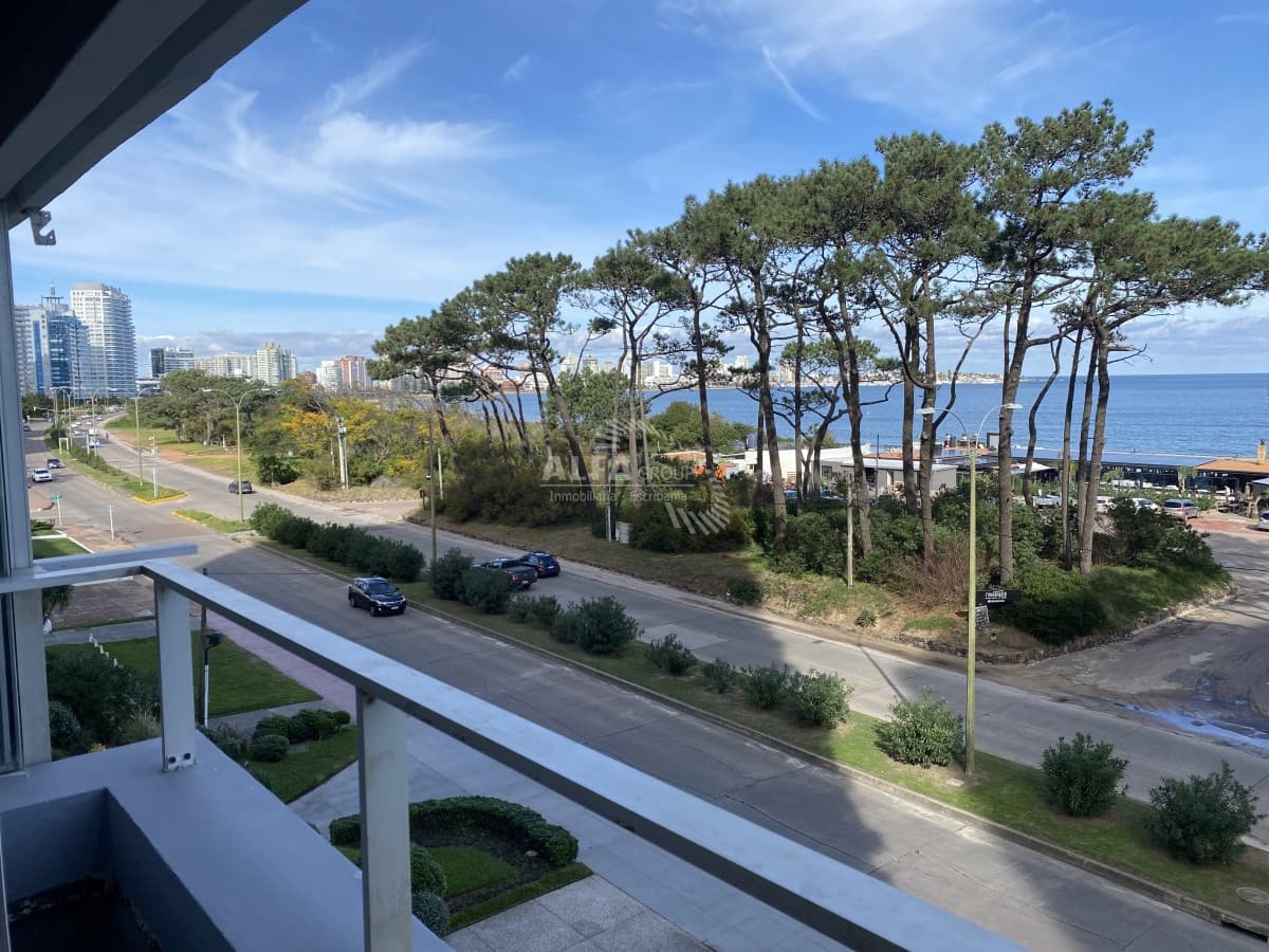 Apartamento en venta en Punta del Este, frente al mar!