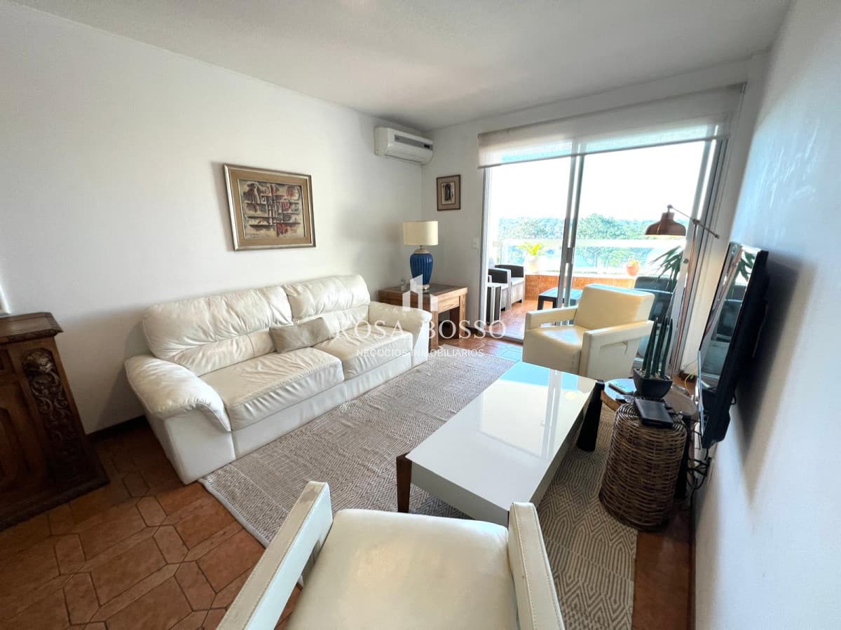 apartamento en venta zona shopping punta, 2 dormitorios y dependencia
