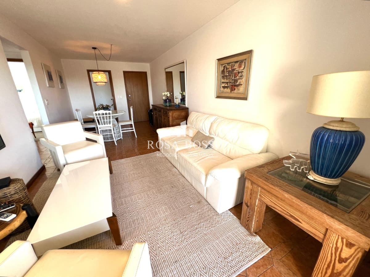 apartamento en venta zona shopping punta, 2 dormitorios y dependencia