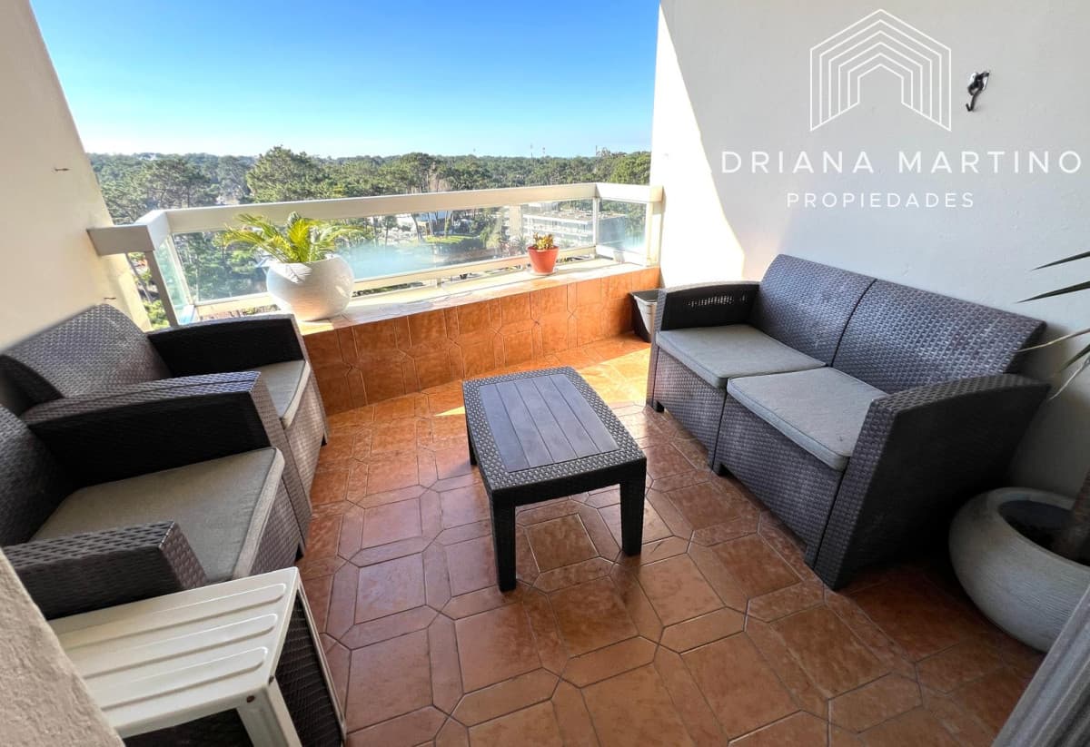 apartamento en venta zona shopping punta, 2 dormitorios y dependencia