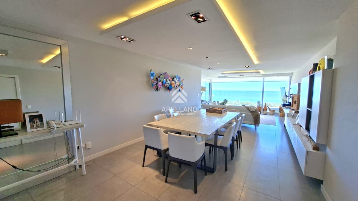 Apartamento ID.5592 - Excepcional planta en primera linea mansa