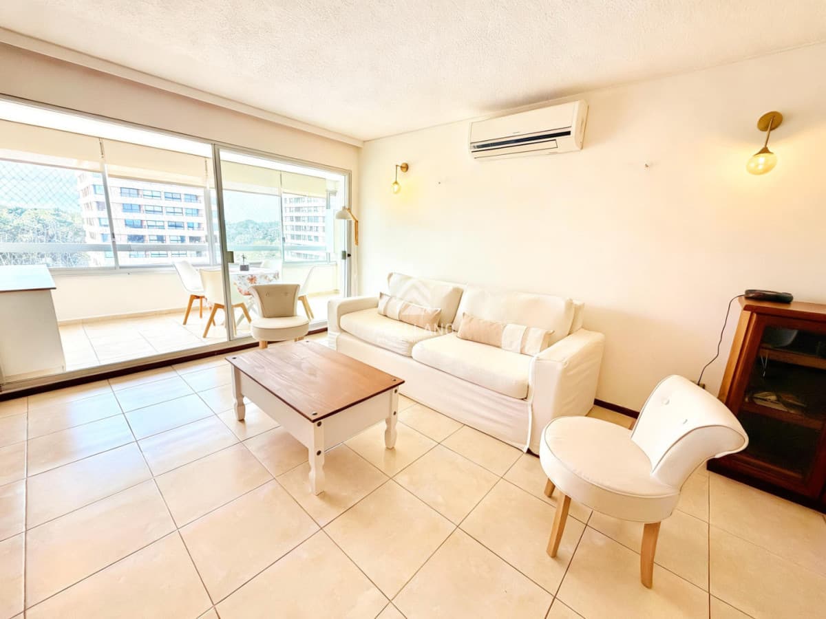 Apartamento ID.6765 - Venta apartamento 3 dormitorios zona Roosevelt impecable.