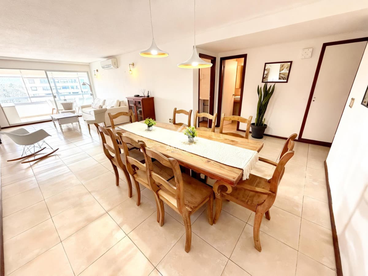 Apartamento ID.6765 - Venta apartamento 3 dormitorios zona Roosevelt impecable.