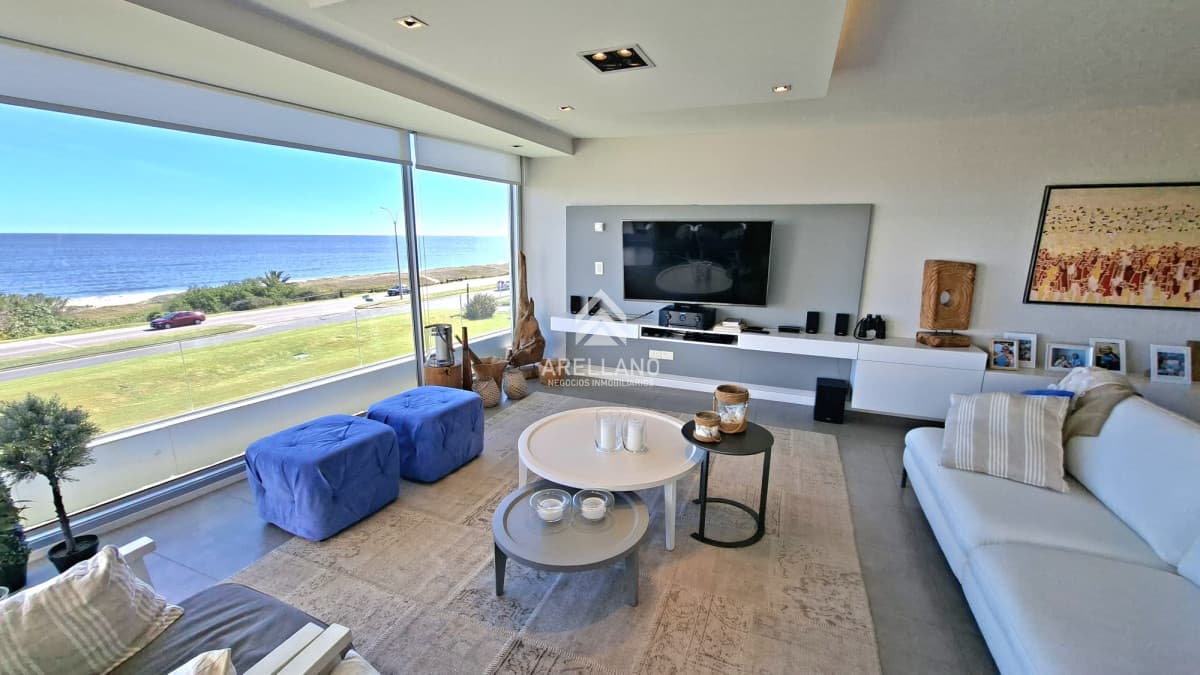 Apartamento ID.5592 - Excepcional planta en primera linea mansa