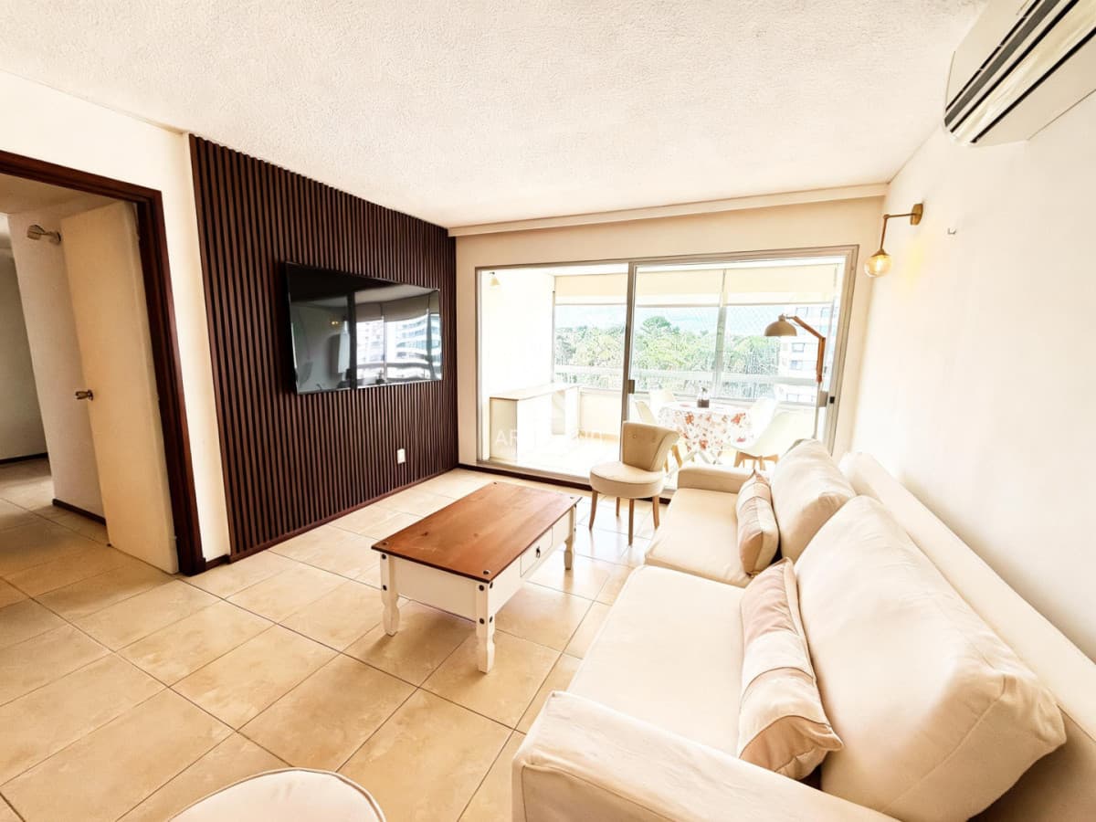 Apartamento ID.6765 - Venta apartamento 3 dormitorios zona Roosevelt impecable.