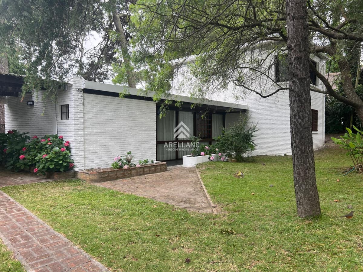 Casa ID.3359 - Alquiler temporal casa 3 dormitorios  Lugano - Punta del Este