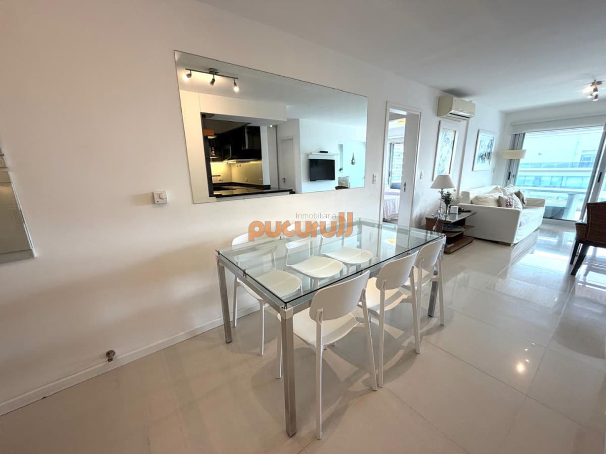 espectacular apartamento en venta en playa brava, 2 dormitorios y medio.