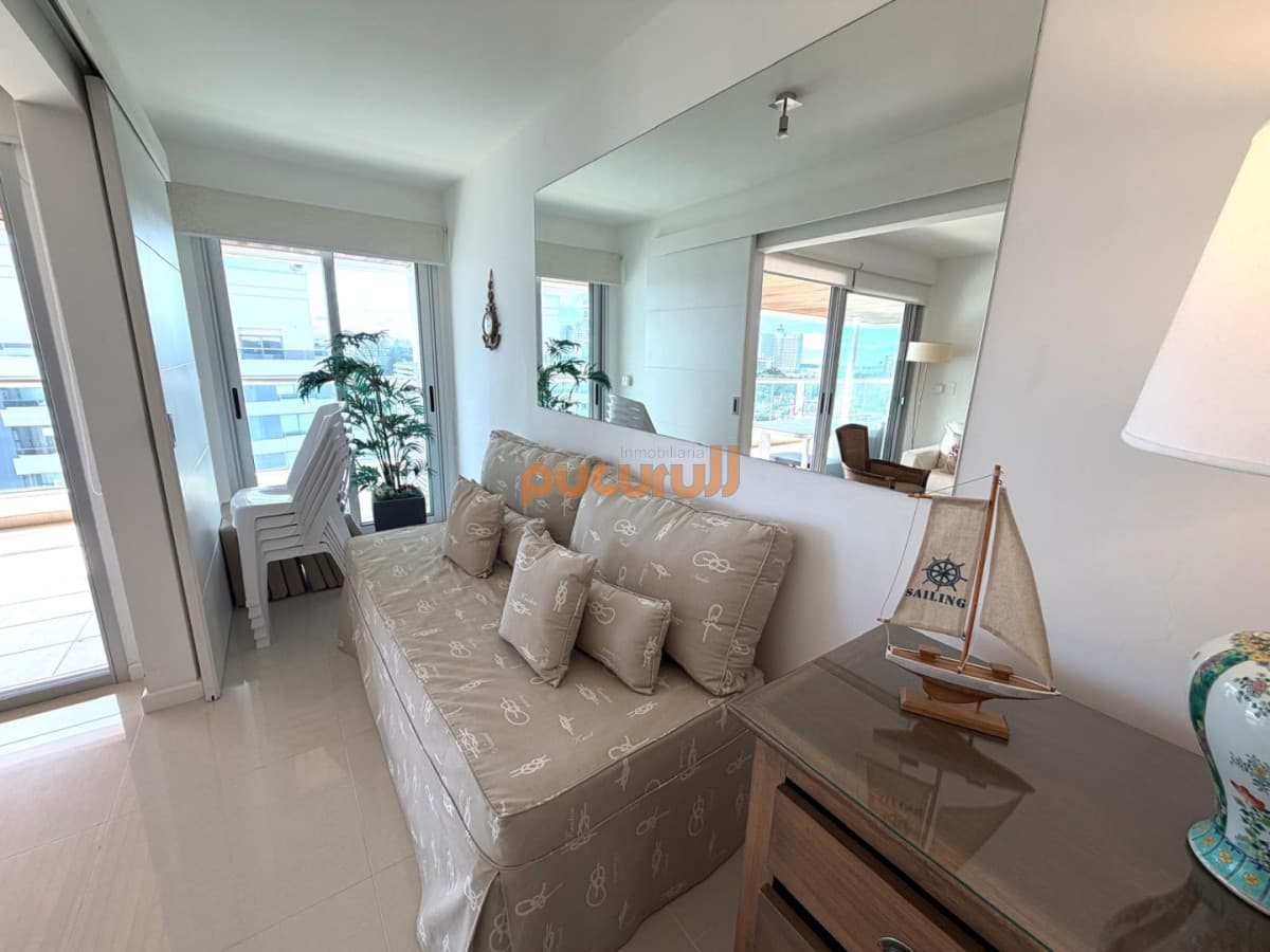 espectacular apartamento en venta en playa brava, 2 dormitorios y medio.