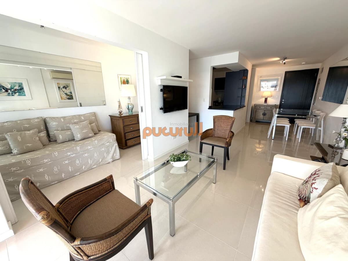 espectacular apartamento en venta en playa brava, 2 dormitorios y medio.