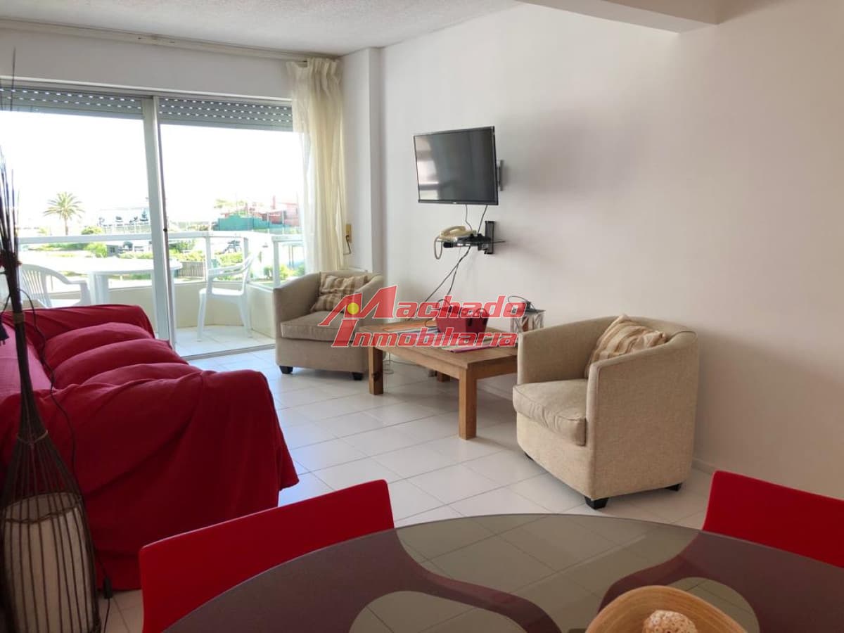 Apartamento de un dormitorio y medio en venta en Punta del Este