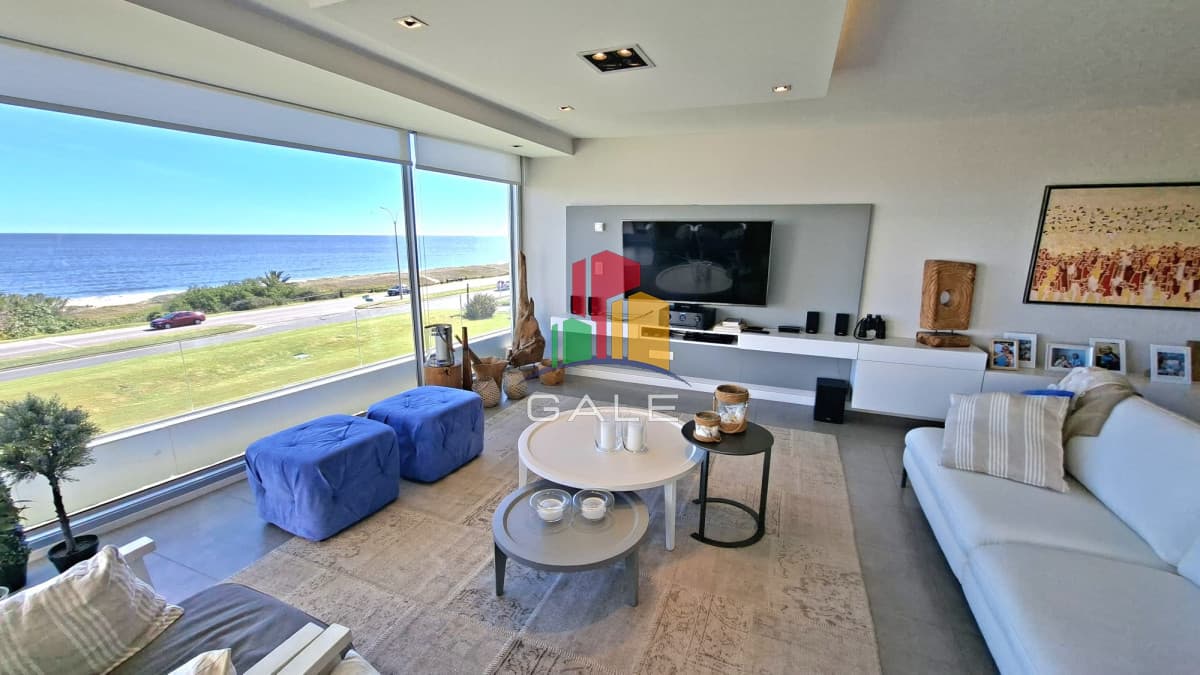Gale Propiedades & Escribanía Apartamento ID.4140 - Excepcional plata en primera linea mansa