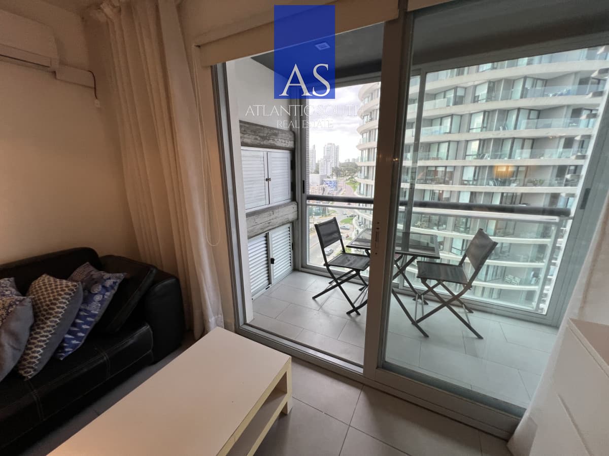 Apartamento de 2 dormitorios moderno con parrillero propio y garage Playa Mansa