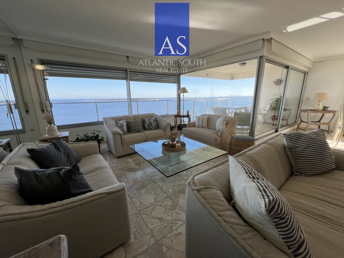 Apartamento 3 dormitorios+ dependencia piso alto frente al mar planta de categoría buen metraje garage Playa Mansa Punta del Este
