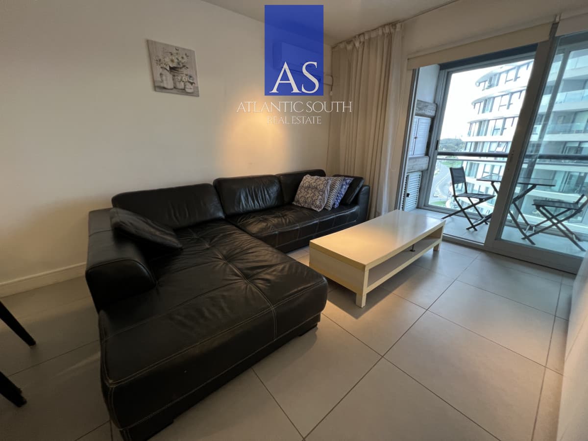 Apartamento de 2 dormitorios moderno con parrillero propio y garage Playa Mansa