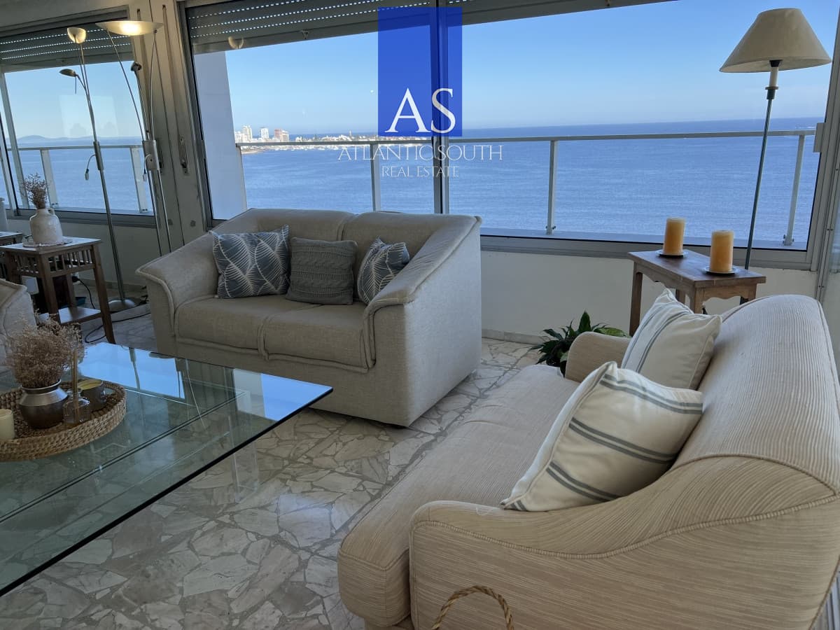 Apartamento 3 dormitorios+ dependencia piso alto frente al mar planta de categoría buen metraje garage Playa Mansa Punta del Este
