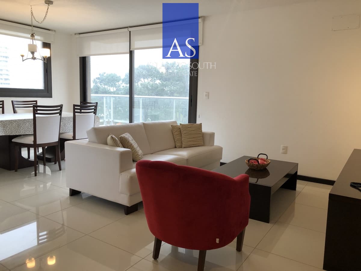 Apartamento de 3 dormitorios con servicios Punta del Este