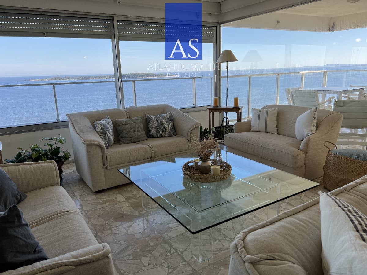 Apartamento 3 dormitorios+ dependencia piso alto frente al mar planta de categoría buen metraje garage Playa Mansa Punta del Este