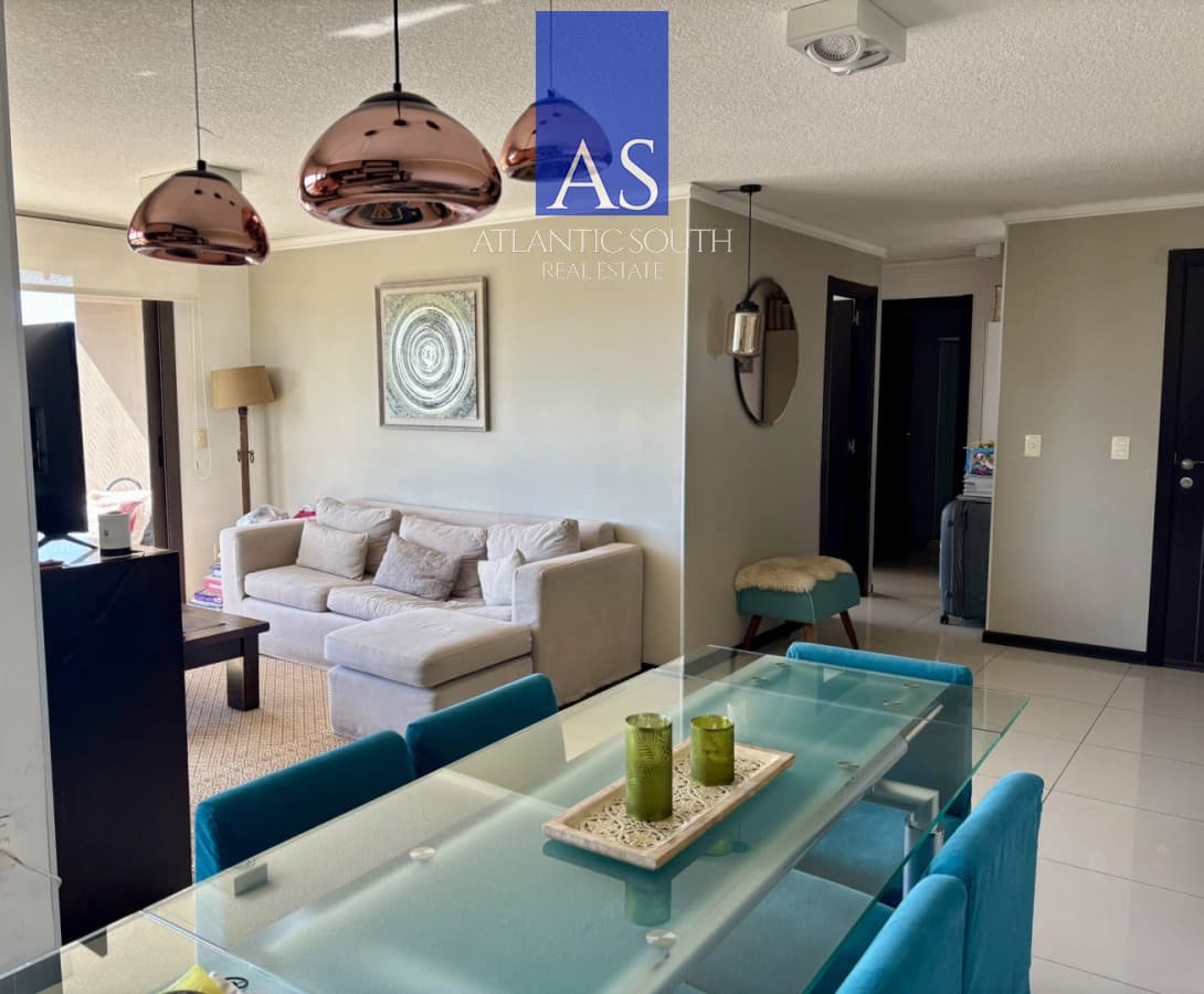 Apartamento de 3 dormitorios con balcón y garaje en la zona del Club Cantegril, Punta del Este