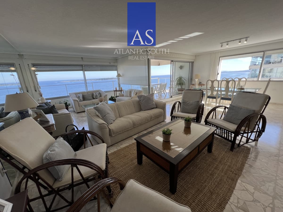 Apartamento 3 dormitorios+ dependencia piso alto frente al mar planta de categoría buen metraje garage Playa Mansa Punta del Este