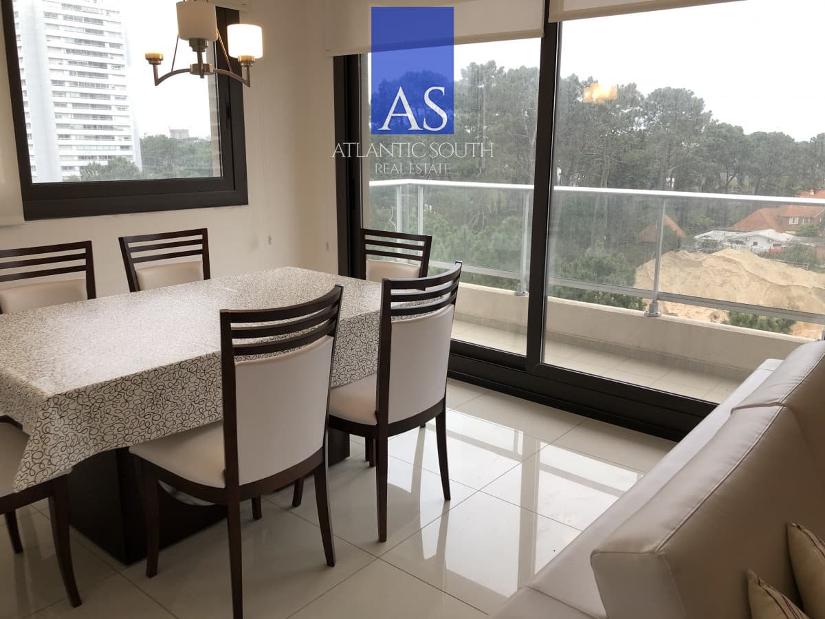 Apartamento de 3 dormitorios con servicios Punta del Este