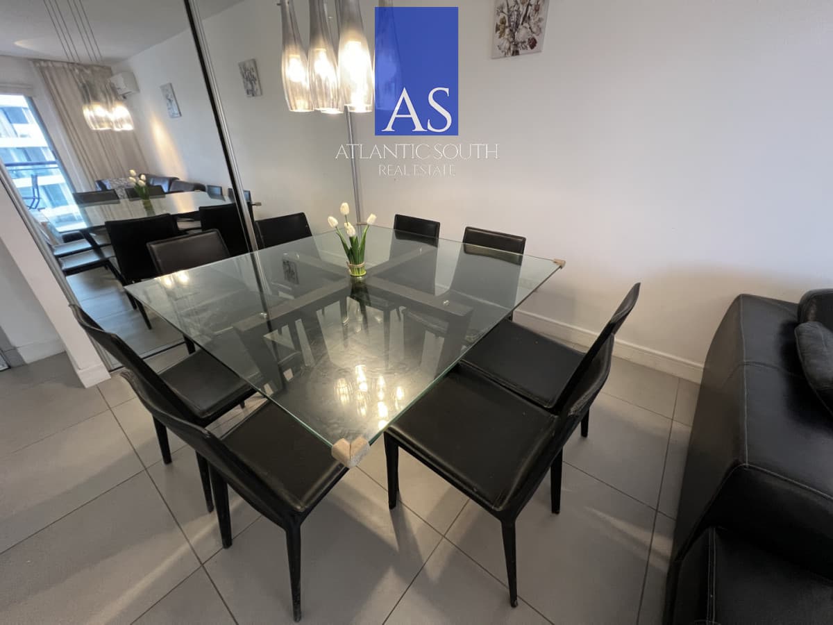 Apartamento de 2 dormitorios moderno con parrillero propio y garage Playa Mansa