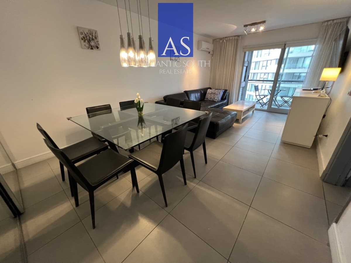 Apartamento de 2 dormitorios moderno con parrillero propio y garage Playa Mansa