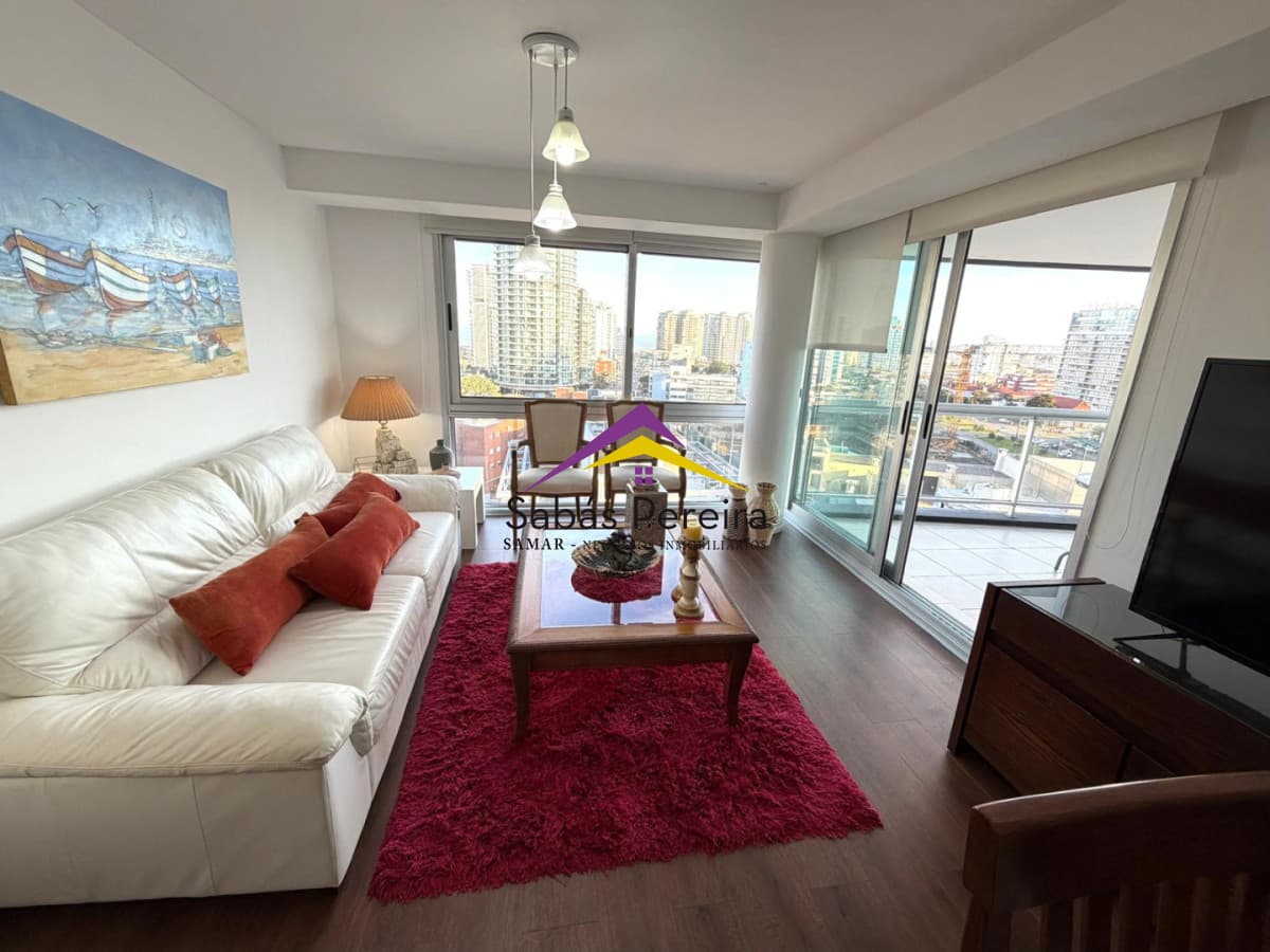 Apartamento en Playa Mansa de 3 Dormitorios