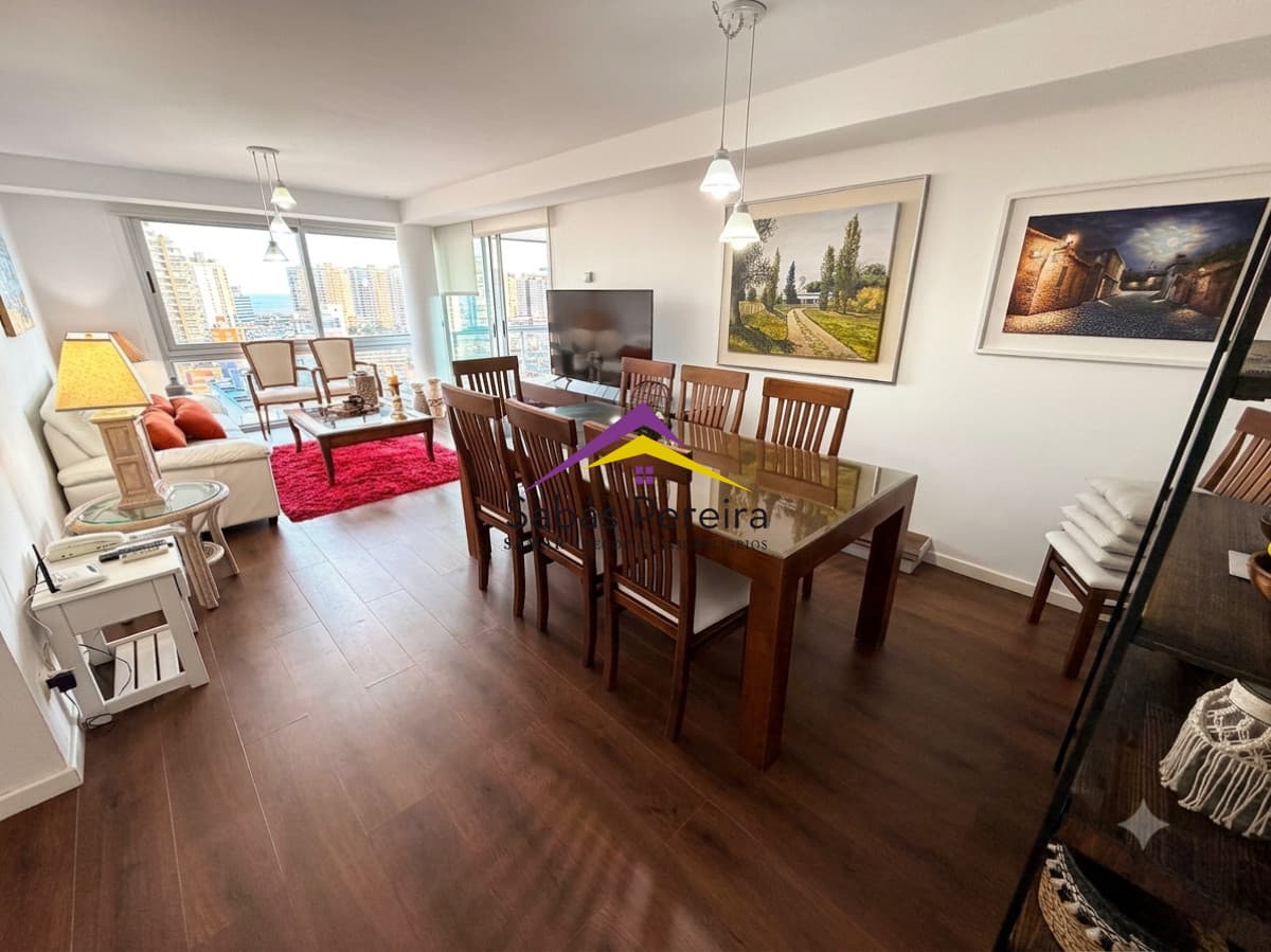 Apartamento en Playa Mansa de 3 Dormitorios