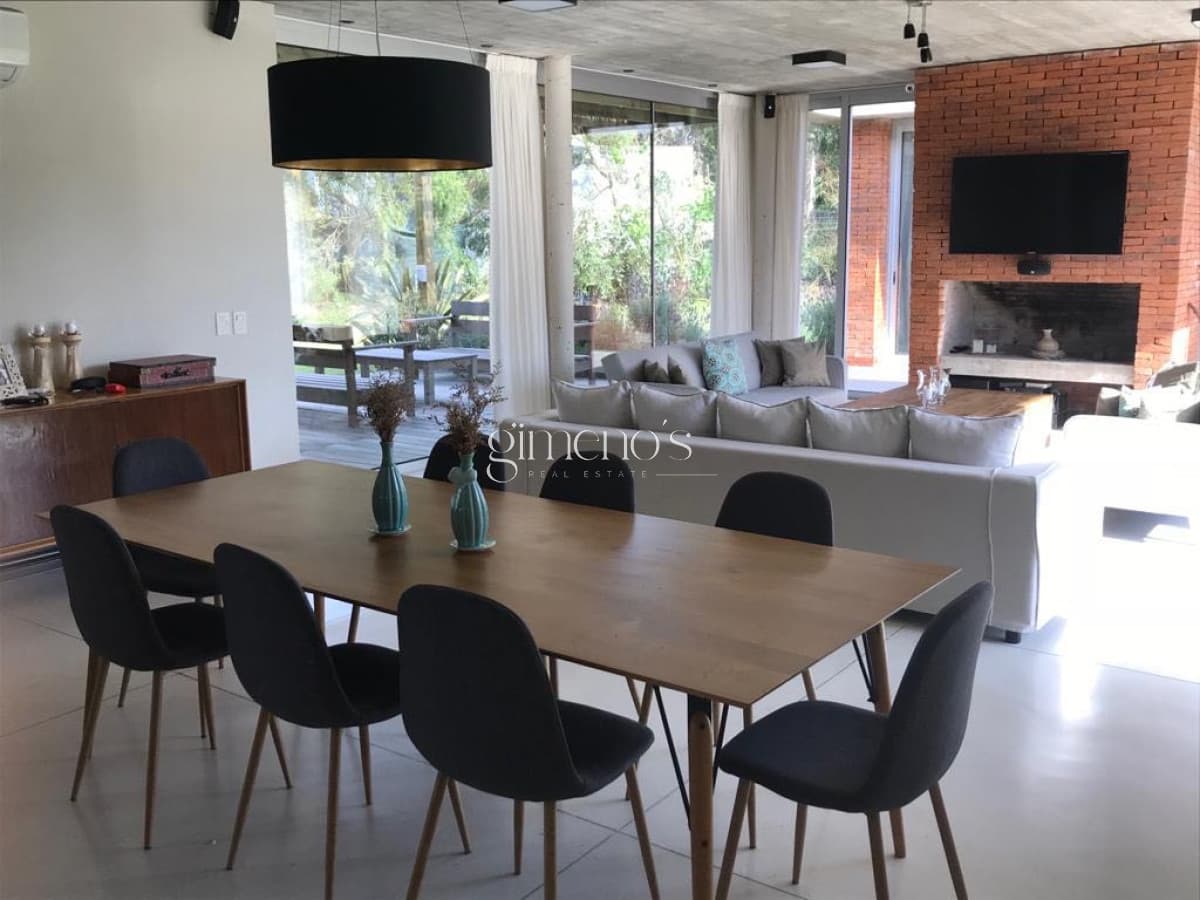 Casa en Venta 3 Dormitorios - Barrio Lugano - Punta del Este