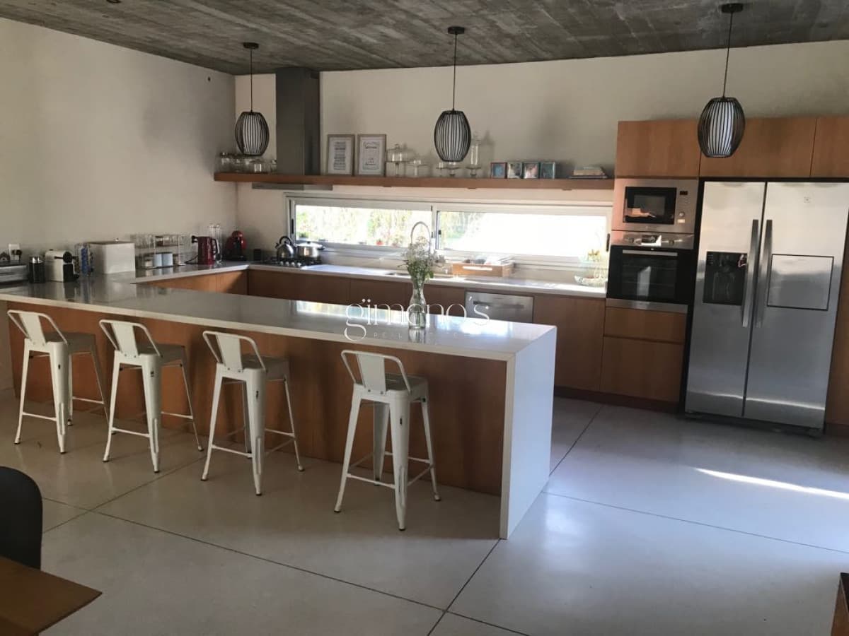 Casa en Venta 3 Dormitorios - Barrio Lugano - Punta del Este