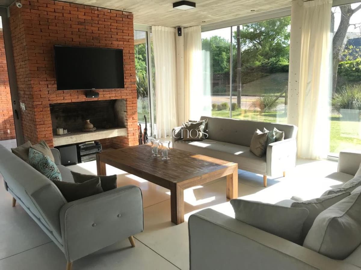 Casa en Venta 3 Dormitorios - Barrio Lugano - Punta del Este