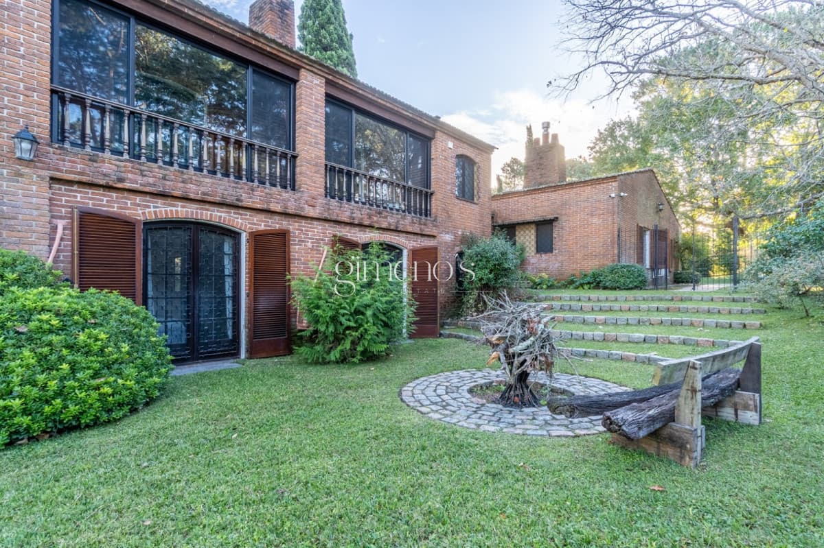 Casa en Venta 5 Dormitorios - Lugano - Punta del Este - Zona Shopping