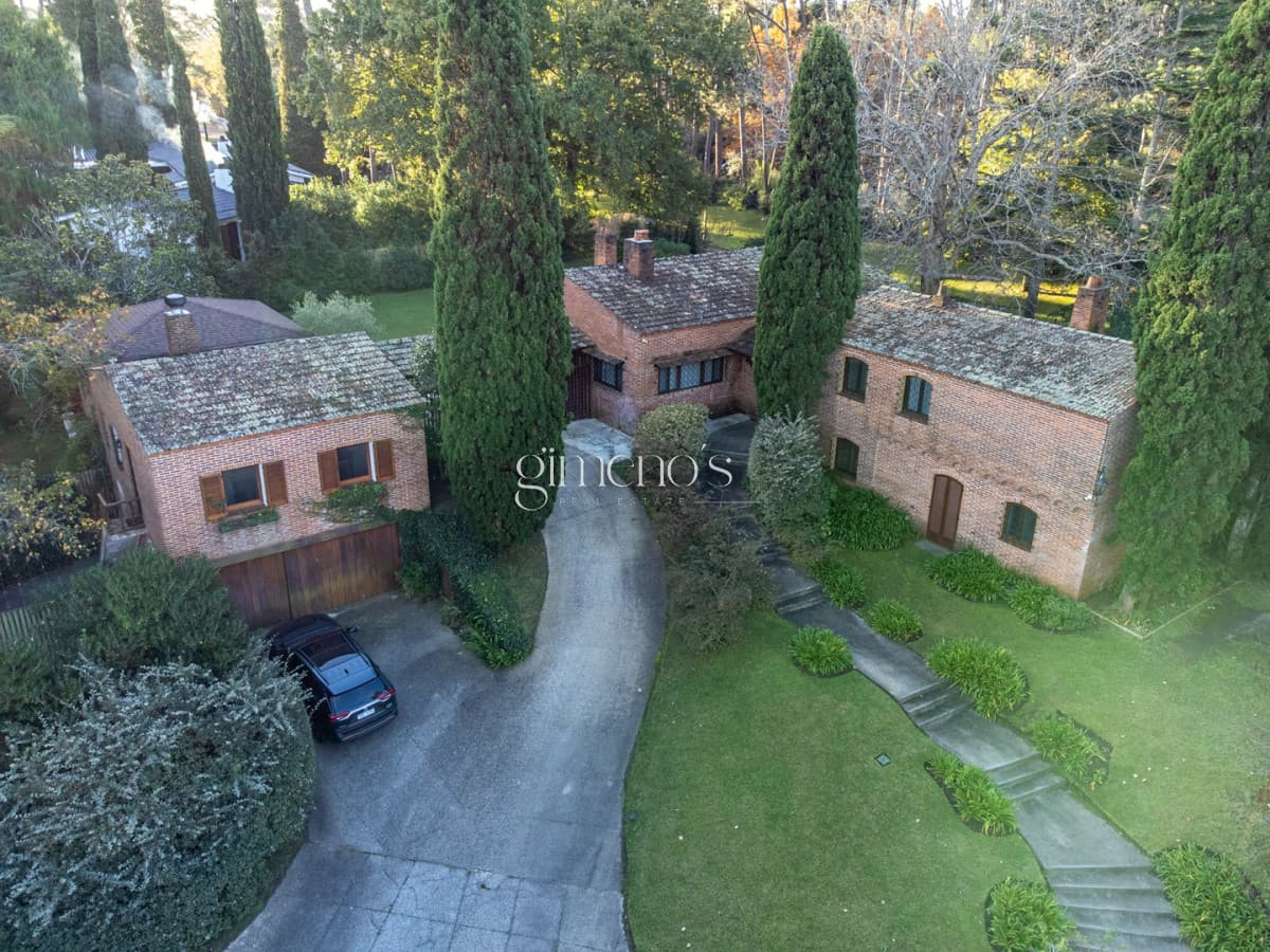 Casa en Venta 5 Dormitorios - Lugano - Punta del Este - Zona Shopping