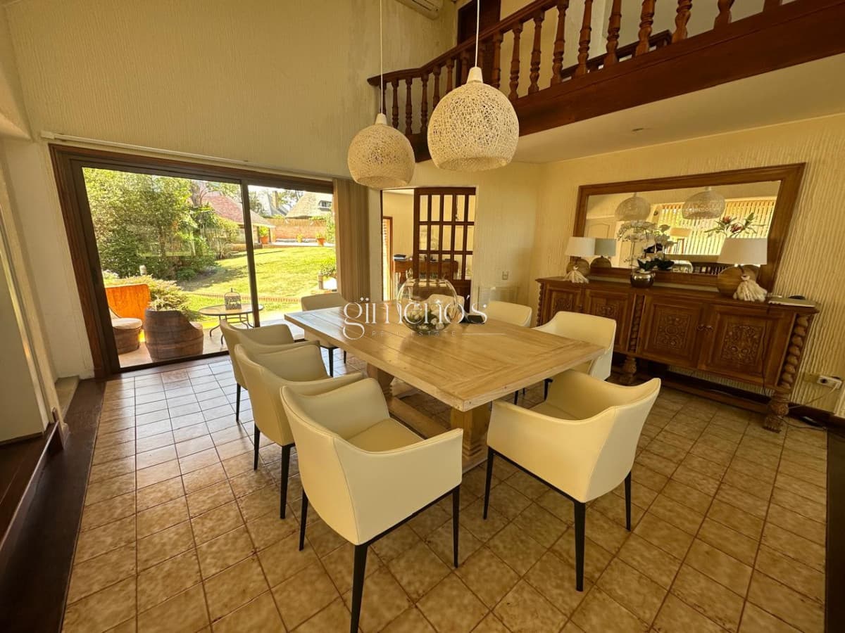 Casa en Venta 5 Dormitorios - San Rafael - Punta del Este