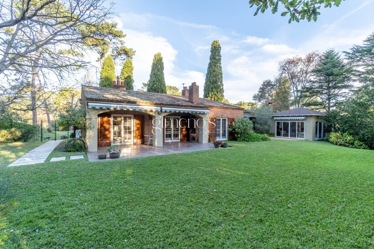 Casa en Venta 5 Dormitorios - Lugano - Punta del Este - Zona Shopping