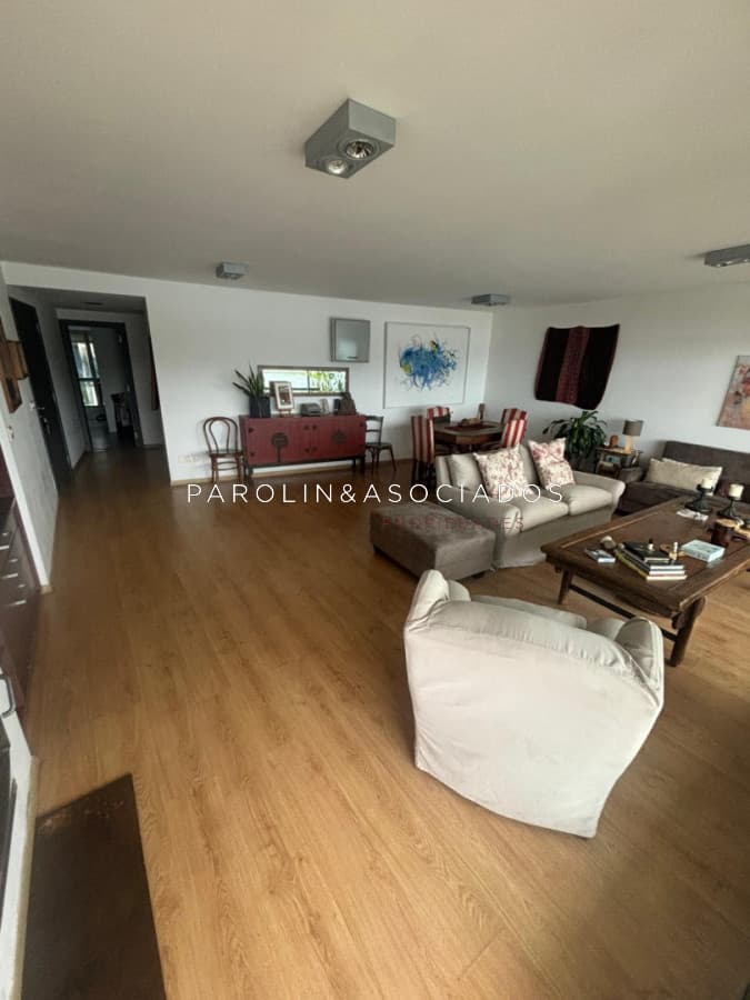Excelente apartamento con vista a la laguna