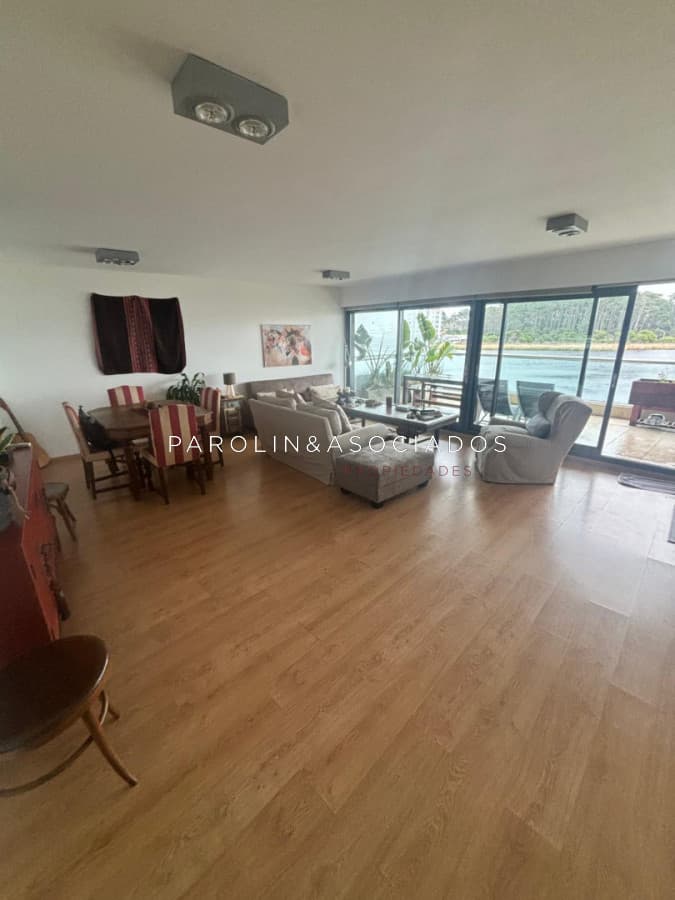 Excelente apartamento con vista a la laguna