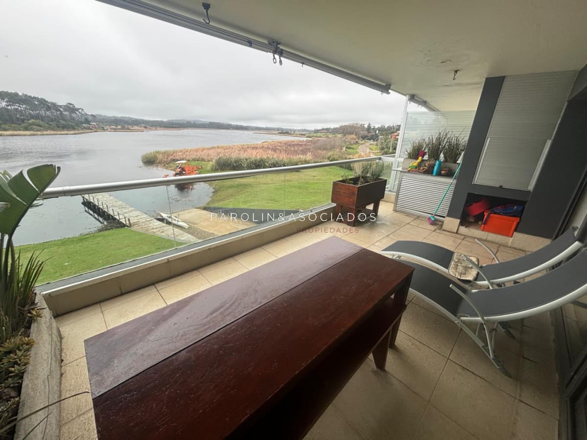 Excelente apartamento con vista a la laguna
