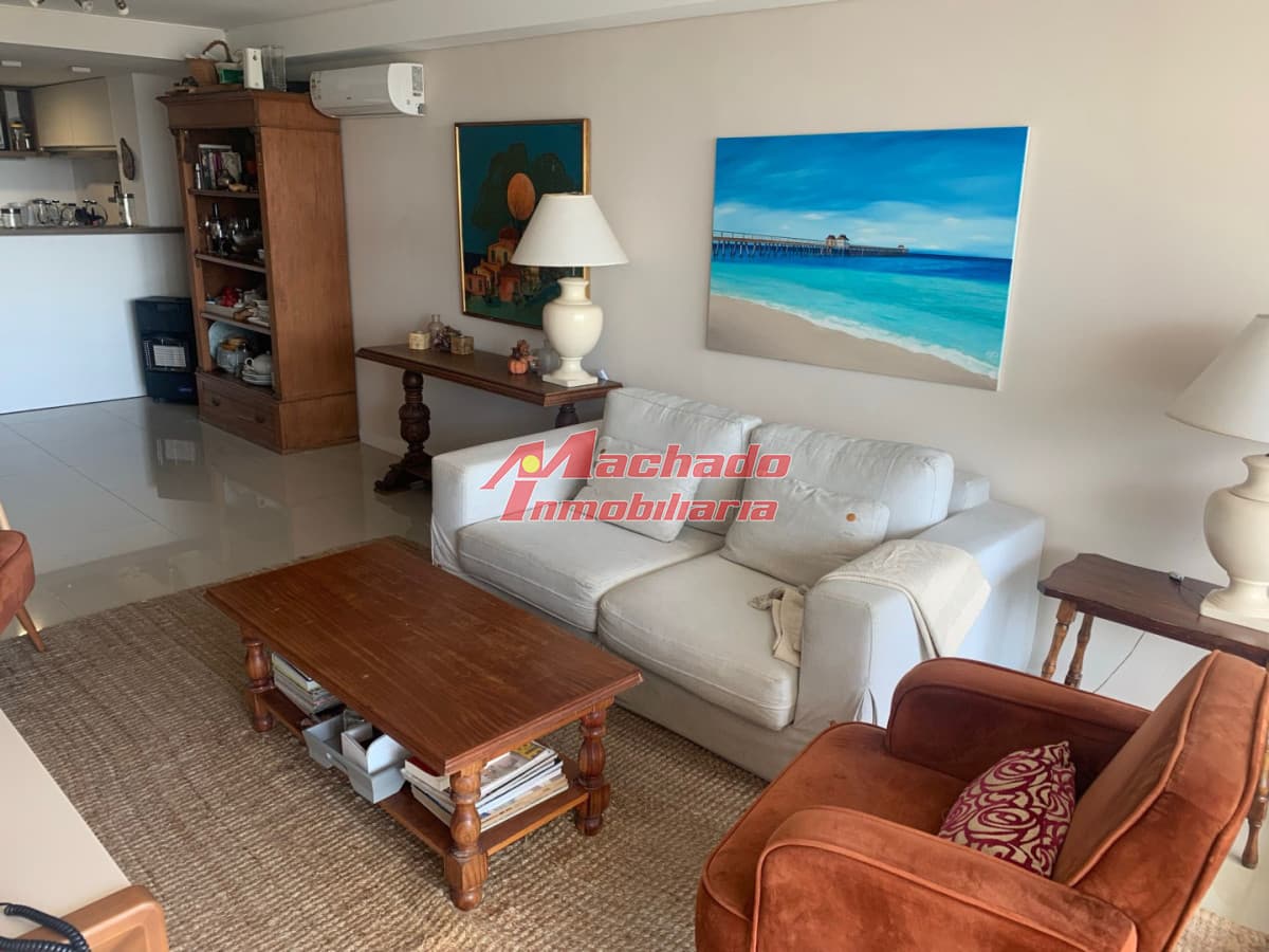 Apartamento en venta de 2 dormitorios en Punta del Este