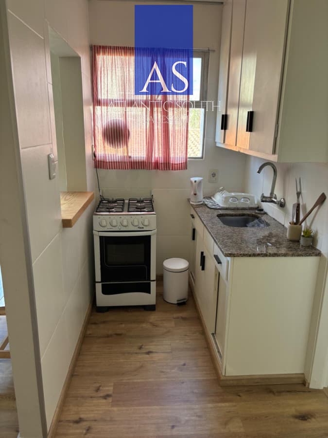 Apartamento 1 dormitorio y medio con parrillero y cochera en Península Punta del Este