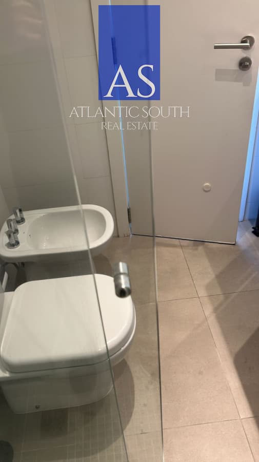 Apartamento moderno de 1 dormitotorio con servicios y garage