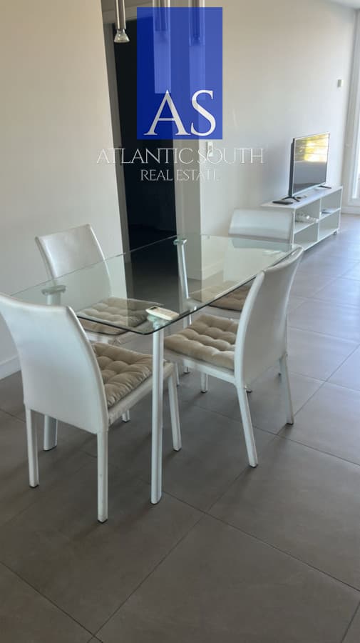 Apartamento moderno de 1 dormitotorio con servicios y garage
