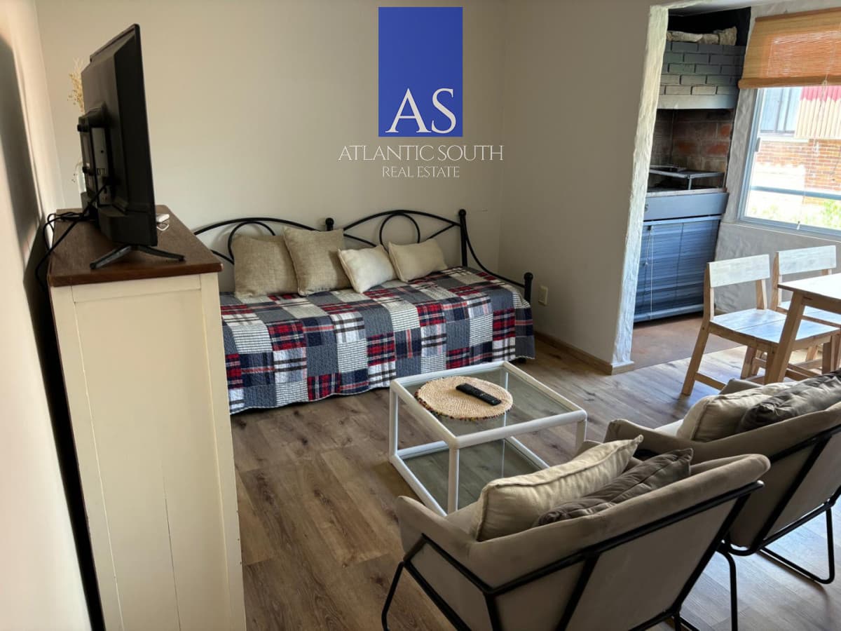 Apartamento 1 dormitorio y medio con parrillero y cochera en Península Punta del Este