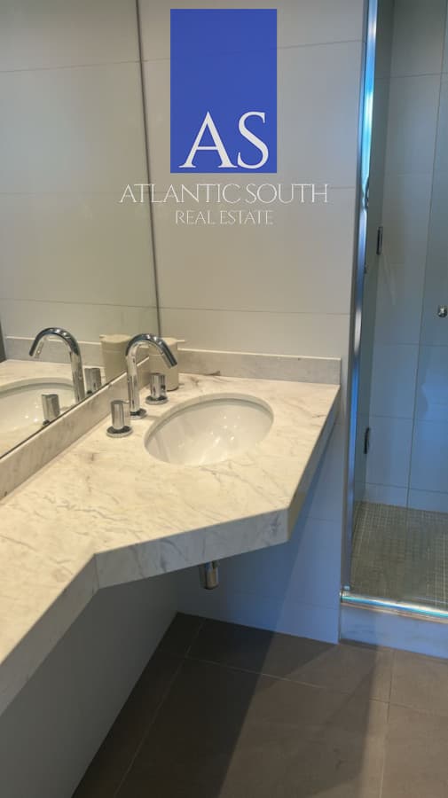 Apartamento moderno de 1 dormitotorio con servicios y garage