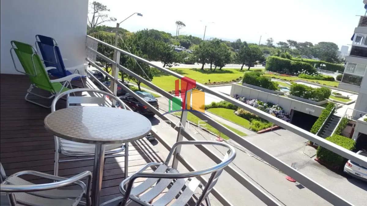 Gale Propiedades & Escribanía Apartamento ID.4909 - Apartamento en venta - primera linea mansa